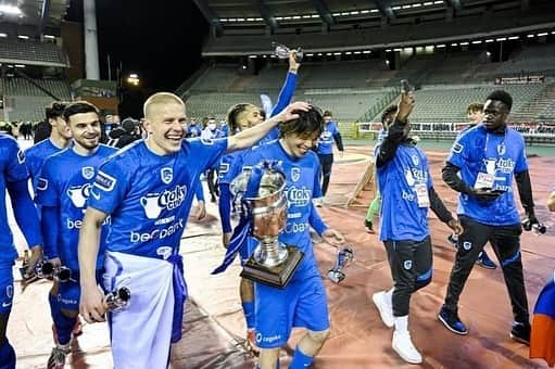 伊東純也さんのインスタグラム写真 - (伊東純也Instagram)「🏆🥇💙🤍 @krcgenkofficial」4月26日 9時41分 - 1409junya