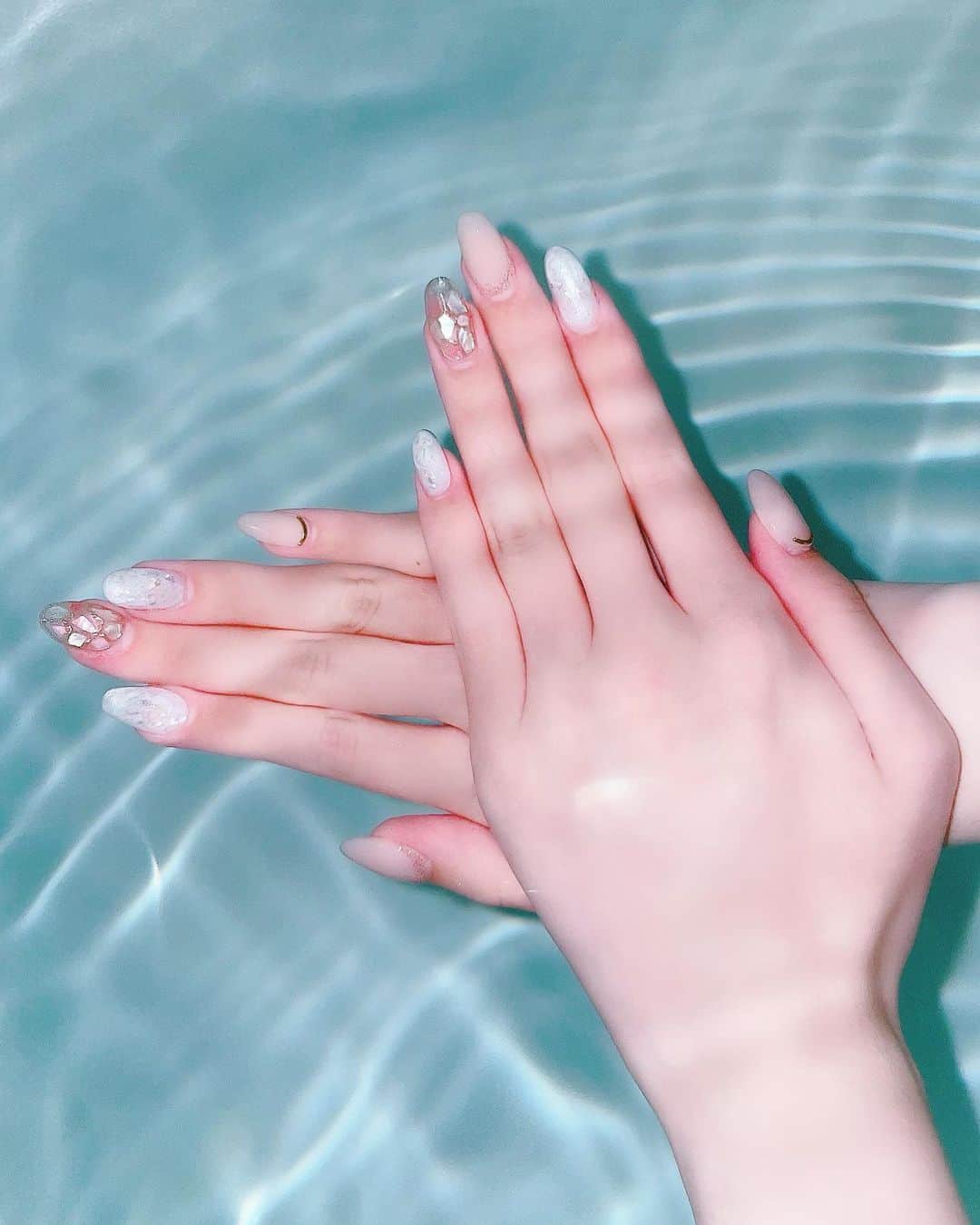 伊上あやさんのインスタグラム写真 伊上あやinstagram ネイル新しくしたよっ また撮影はお姉ちゃん お風呂で頑張って撮りました ネイル Newネイル お風呂撮影 4月26日 11時27分 O Aya 0613