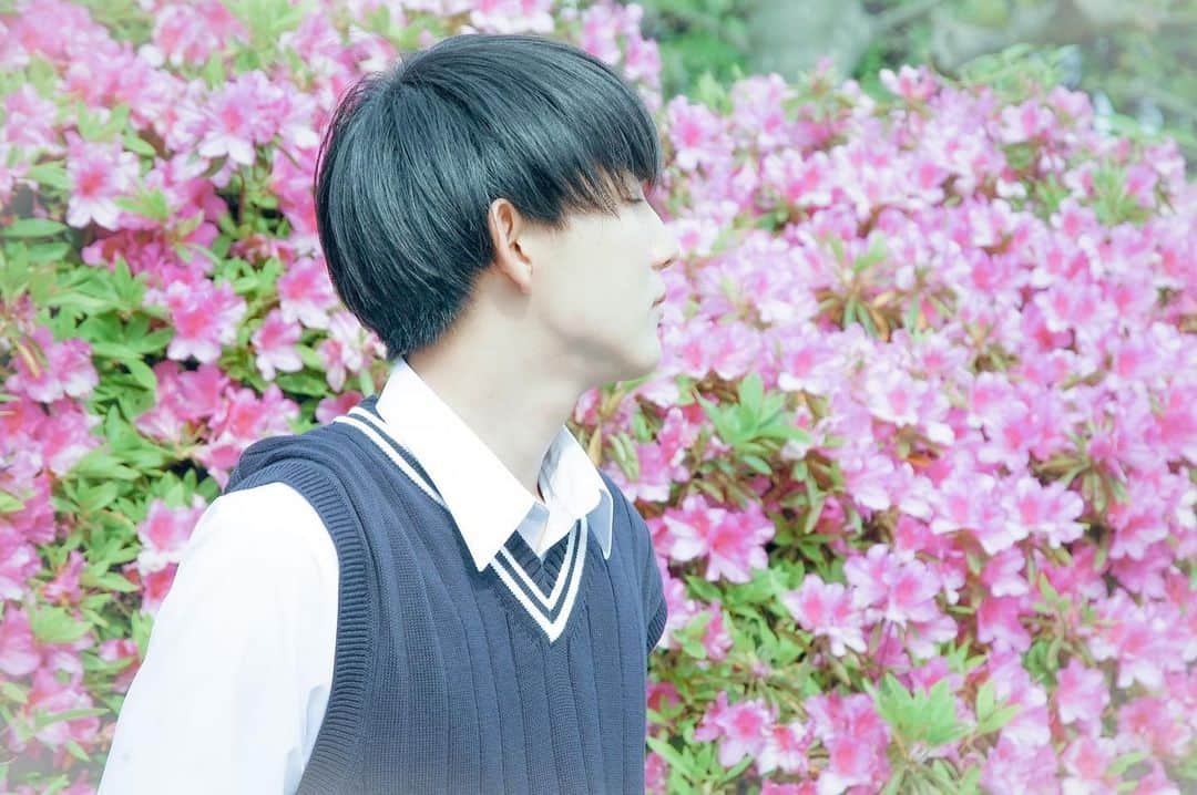 熊川輝さんのインスタグラム写真 - (熊川輝Instagram)「映画『言の葉の庭』の舞台にもなっている新宿御苑というとても素敵な所で @k_photo_canvas さんに写真を撮って頂いてきました、、！」4月26日 12時09分 - hikaru_kumagawa