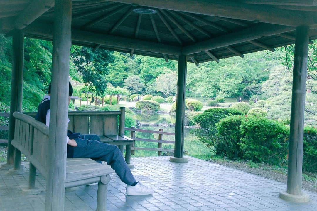 熊川輝さんのインスタグラム写真 - (熊川輝Instagram)「映画『言の葉の庭』の舞台にもなっている新宿御苑というとても素敵な所で @k_photo_canvas さんに写真を撮って頂いてきました、、！」4月26日 12時09分 - hikaru_kumagawa