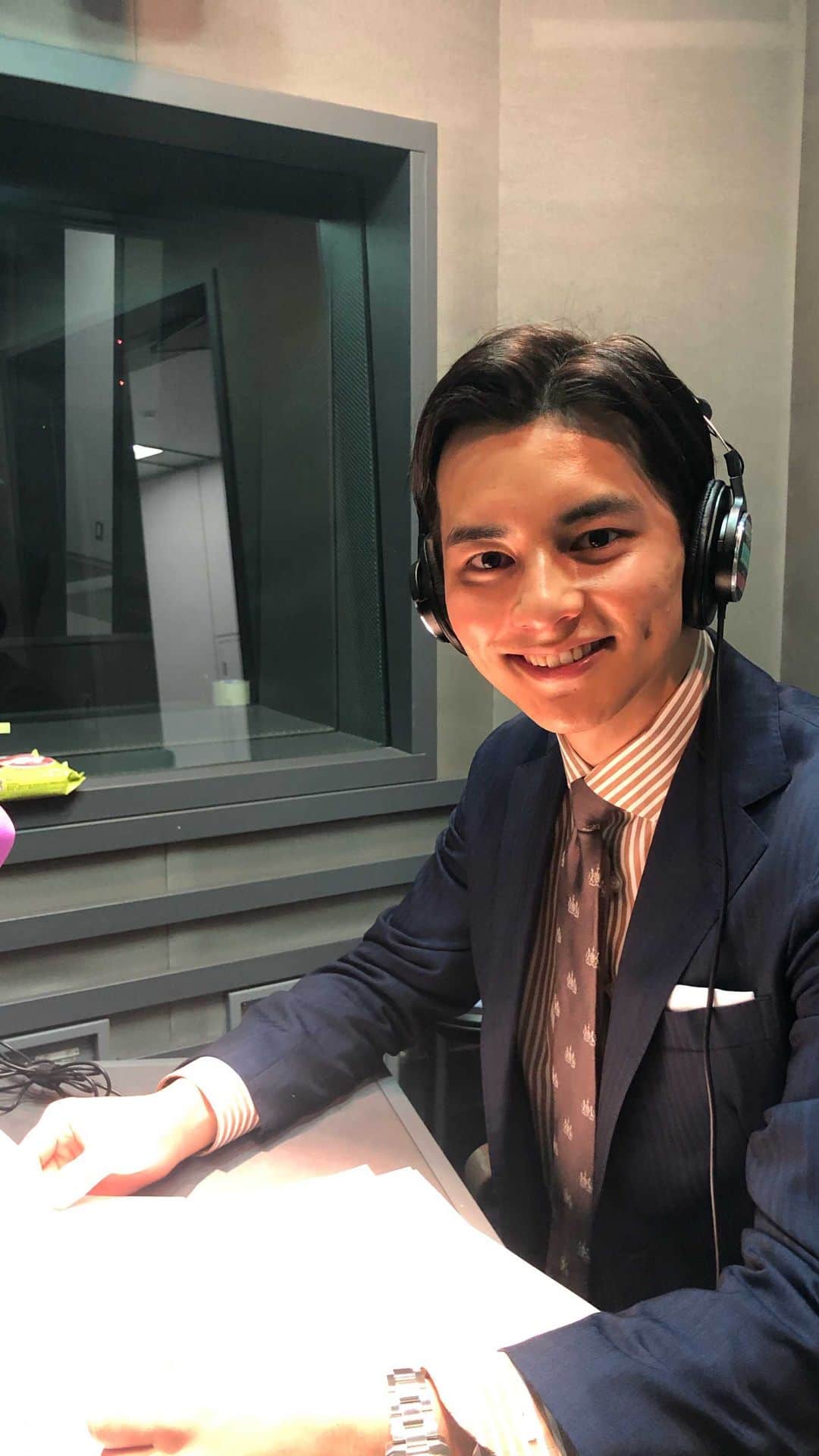 フジテレビアナウンサーのインスタグラム：「. 【おうち応援プロジェクト】「デジタル紙芝居」毎週月曜更新中♪  『シンデレラ』で初めて朗読に挑戦した1人が大川立樹アナ。初めてにして王子役です✨ ぜひ本編も最後までご覧ください☺️ プロフィールのリンクからご覧になれます！  第７回　「シンデレラ」　アンドルー・ラング ナレーターA  内田嶺衣奈 ナレーターB  井上清華 シンデレラ　佐久間みなみ 姉A  三田友梨佳 姉B  小澤陽子 乳母（魔法使い）梅津弥英子 王子様　大川立樹 王様、お役人　佐野瑞樹 貴族A、門番　榎並大二郎 貴族B  西山喜久恵  挿絵：杉山宏樹（フジテレビ美術制作局）  YouTubeでも配信中 →『フジテレビ　デジタル紙芝居』で検索してください☺️ ぬりえや台本はフジテレビCSRのHPでダウンロードできます🎨 →『フジテレビ　おうち応援プロジェクト』で検索してみてください☺️  デジタル紙芝居〈これまでの5作品〉は… ☺︎IGTV動画 ☺︎ストーリーのアーカイブ いずれの方法からもご覧いただけます☺️  #フジテレビアナウンサー #内田嶺衣奈 #井上清華 #佐久間みなみ #三田友梨佳 #小澤陽子 #梅津弥英子 #大川立樹 #佐野瑞樹 #榎並大二郎 #西山喜久恵 #デジタル紙芝居 #シンデレラ #読み聞かせ #国語 #音読 #低学年 #Kamishibai #kenjimiyazawa #japanesestorytelling #storyforkids #beautifulcolors #onlinebookreading #homelearning」
