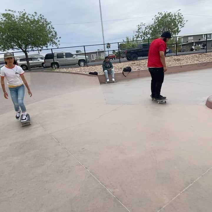 開心那のインスタグラム：「Street day🤪🔥 it's so fan‼︎  🎥　@mami_tezuka  Thank you❤️  @vans  @vansskate  @vansskateapac  @vansjapan  @welcomeskateboards  @spitfirewheels  @187killerpads  @bonesbearings  @advanceskate  @mbm_parkbuilders  @hotdoggeryesso」