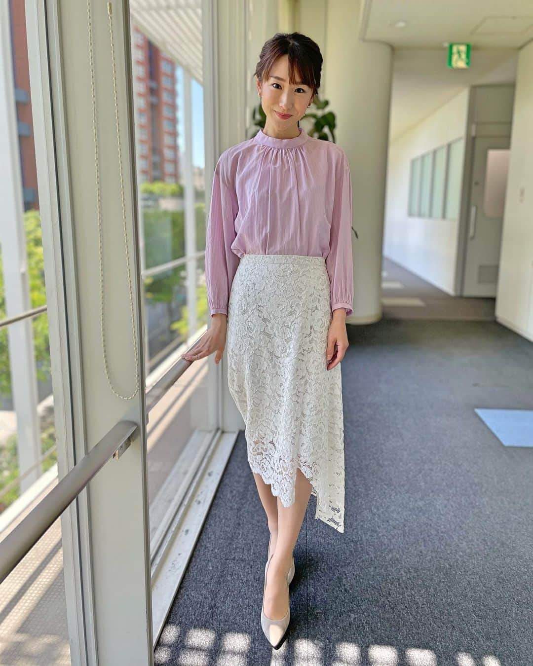 堂真理子さんのインスタグラム写真 - (堂真理子Instagram)「本日の「ワイド！スクランブル」の衣装です🥰 今週も頑張りましょう✨  ☆ブラウス… #Maglie par ef-de ☆スカート… #Luftrobe ☆アクセサリー… #ete   #大下容子ワイドスクランブル #ワイドスクランブル #ニュース #テレビ朝日 #堂真理子 #アナウンサー #アナウンサー衣装」4月26日 15時02分 - mariko_do