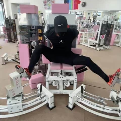 西岡剛のインスタグラム：「たらば蟹やって🤣  #西岡剛」