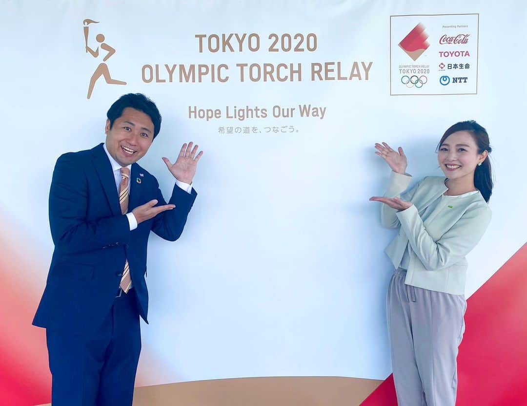 清水玲さんのインスタグラム写真 - (清水玲Instagram)「・ ・   《東京2020オリンピック　聖火リレー出発式》の司会を UMKの児玉アナウンサーと務めさせて頂きました🌟  ・ ・  Hope Lights Our Way 希望の道を、つなごう。  をコンセプトに繋がれている聖火ですが  間近で見たトーチに灯る聖火は この困難な状況を皆んなで乗り越えて行こう！という 希望の光に見えました😌🌟  ・ ・  そして♩ 出発式を盛り上げて下さった 宮崎学園合唱部のみなさん 加江田保育園のみなさん ナーレイアロハカウイカベキウのみなさん　 日章学園、宮崎日大のチアリーディング部のみなさん 素敵なステージをありがとうございました☺️💐✨ 　  ・ ・  #東京オリンピック #東京オリンピック2020#聖火リレー #宮崎#こどものくに#青島 #宮崎放送#mrt#miyazaki」4月26日 15時13分 - mrt.shimizu