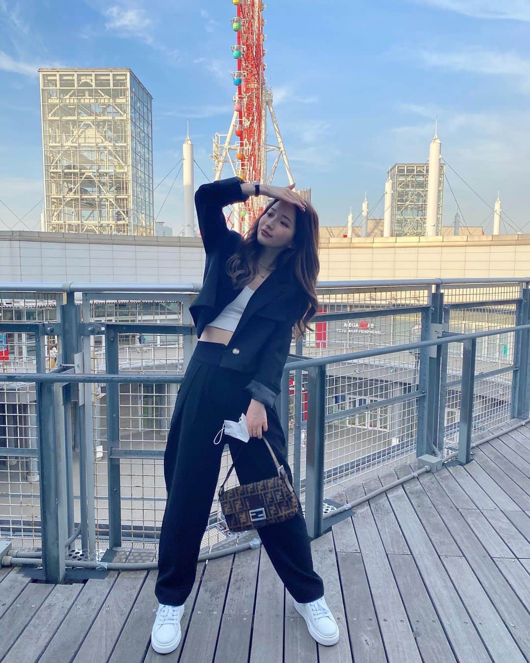 南りほのインスタグラム：「月曜日だよ〜🌞 今日もお仕事頑張っております🌞」
