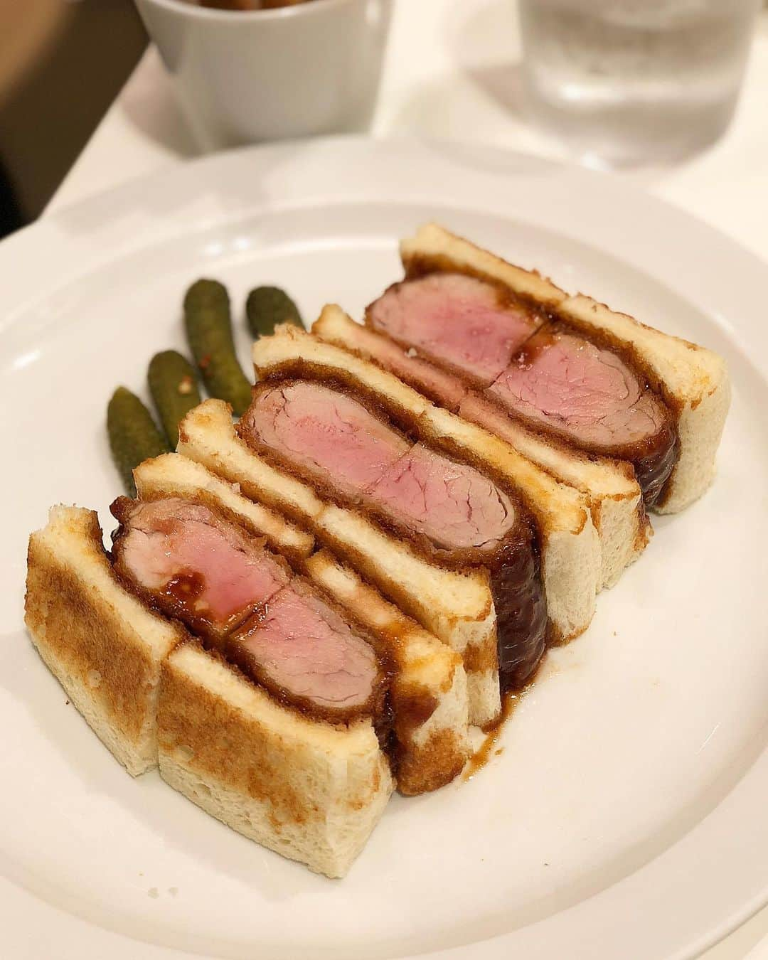 まゆまゆさんのインスタグラム写真 - (まゆまゆInstagram)「. 🍞🍞好き🤤 フィレカツサンドと ハムエッグサンドウィッチ🥪🥚🥩 #セントルザベーカリー  #セントルザベーカリー銀座  #食パン#サンドウィッチ #東京グルメ#東京ランチ #銀座グルメ#銀座ランチ #lunch#ランチ#グルメ #カツサンド#数量限定」4月26日 16時21分 - 7mayu2mayu