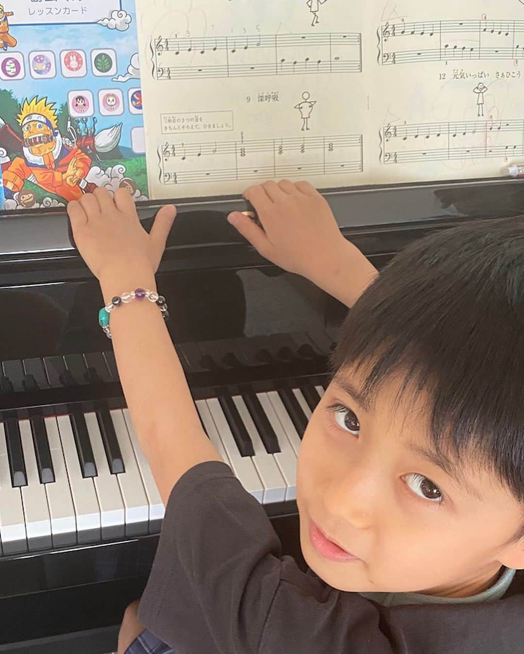 市川海老蔵 （11代目）さんのインスタグラム写真 - (市川海老蔵 （11代目）Instagram)「Playing piano  He seems to be embarrassed. Don’t watch-‼️ He insists!  Oops, I’m sorry. * ピアノ  恥ずかしいらしい、 見ないデー‼️ と！  ごめん。  #市川海老蔵 #海老蔵 #成田屋 #歌舞伎　 #成長記録 #子育てぐらむ #子供のいる暮らし #子どものいる暮らし #子育て日記 #children #childphotography #daughter #son #ABKAI #ABMORI #ebizoichikawa #ebizo #kabuki #thunderparty #ebizotv #theater #theaterarts #actor #japan #classic」4月26日 16時56分 - ebizoichikawa.ebizoichikawa