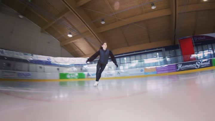 ミリアム・ツィーグラーのインスタグラム：「One more week until we‘re back on the ice 🎉🥰」