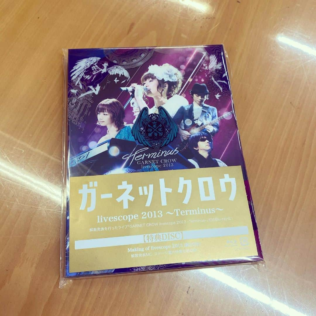 GARNET CROWのインスタグラム：「・  GARNET CROW livescope 2013 〜Terminus〜 初のBlu-ray化！  発売から約1ヶ月経ちましたが Blu-ray、皆さん観られましたか？ 映像とても綺麗ですよね😊  是非、観てみてくださいね‼️  ファンの皆様に届きますように...   #garnetcrow   #gc20th  #livescope2013  #terminus」