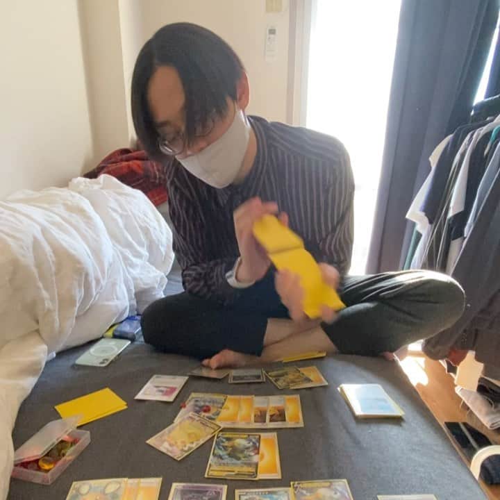 オカモトレイジのインスタグラム：「It's my loss.  ポケカハマりそう。みんなやってる？  #pokemoncards #pokemon」