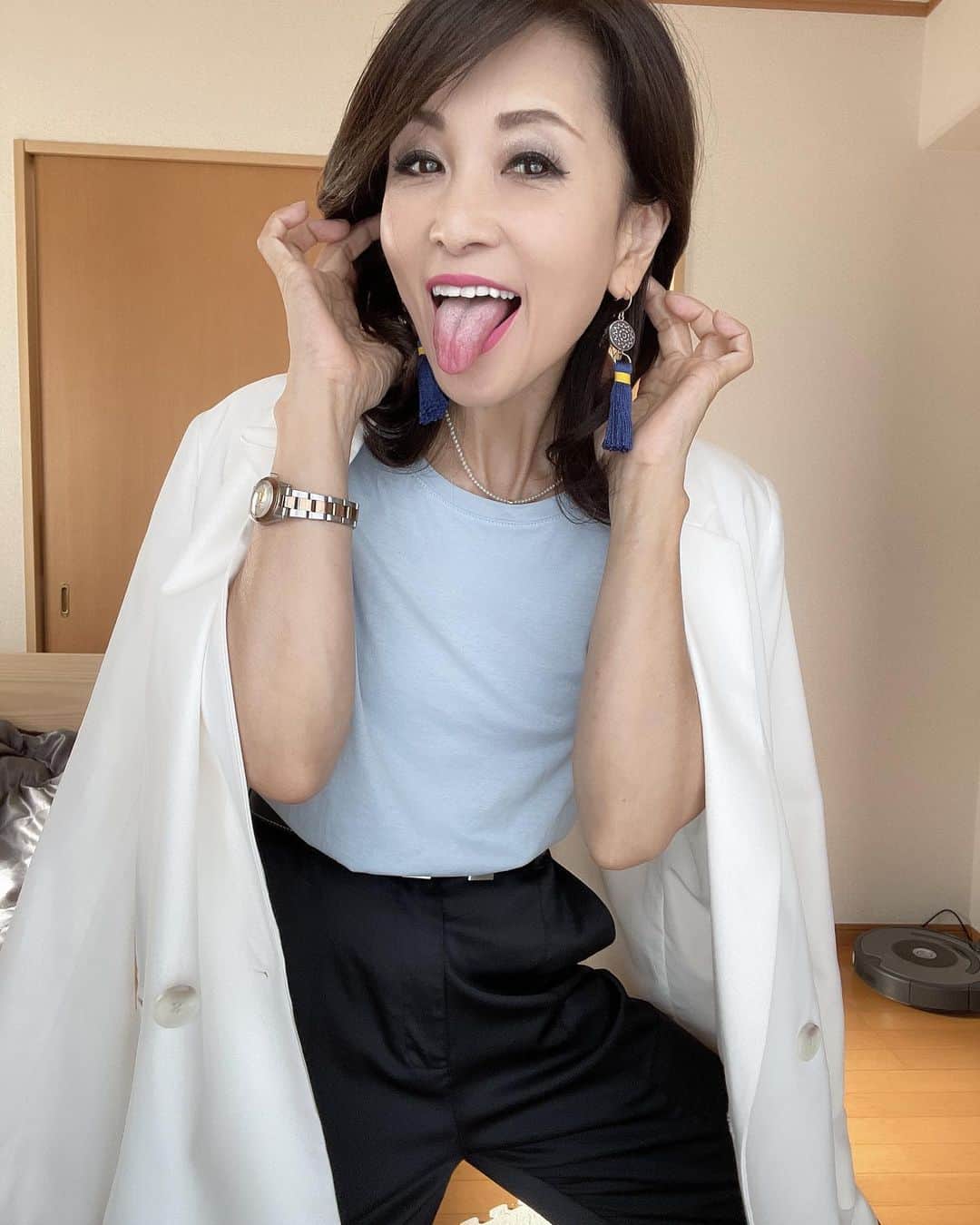 Naoko（なおこ）さんのインスタグラム写真 - (Naoko（なおこ）Instagram)「🍇 🍇 わたしが愛飲している プロテインブランド @kiwamibody_official  から スペシャル🍇グレープ味のEAＡが 新しくでました。 . . 安心の日本製で ありんす🇯🇵 . そしてね 海外製品にありがちな zipが閉めにくいが ぬあいっ！😑💪キリッ😎 . . あの閉めにくいzip 日本人のワタス、 すごーく苦手😂 . . 当たり前に中身は優秀です。 しかも うんまっ😙✨🍇 . EAAは、 ちょっと生くさいのが 苦手だけど これは 美味しいよー🤍🍇🤍🍇 試して見てね。 . . 今日は、トレ日だったのに 行けなくなったので 何回も着替えたワタスを 見てくらはい。 お暇なら😐 . . 明日も休館日〜😂🏋️‍♂️ . . #プロテイン女子 #プロテイン  #筋トレ #筋トレ女子 #筋トレダイエット #筋トレ女子と繋がりたい #くびれたい #痩せたい #減量 #美ボディ #アラフィフ #筋トレ日記 #筋トレ生活 #ボディメイク #50代の筋トレ #熊本 #kumamoto #Trainingmotivation #Bodybuilding#Muscletraining #fitnessmodel#training #workoutvideo #gymgirl#Housemusic #근육 트레이닝 여자#다이어트#교육」4月26日 19時32分 - smile_naohibi