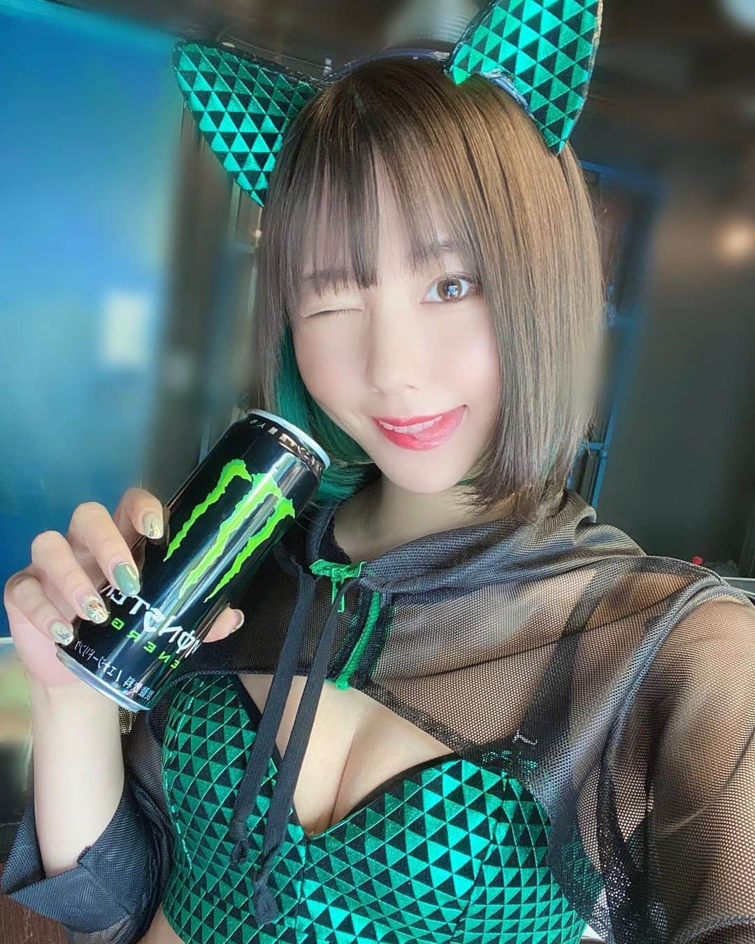 神成藍子さんのインスタグラム写真 - (神成藍子Instagram)「今日も1日お疲れ様💚🖤💚🖤 #毎日あへこ #黒髪ボブ #インナーカラー #緑髪 #グリーンヘアー #自作衣装 #ハンドメイド」4月26日 19時37分 - kanna_nijimura