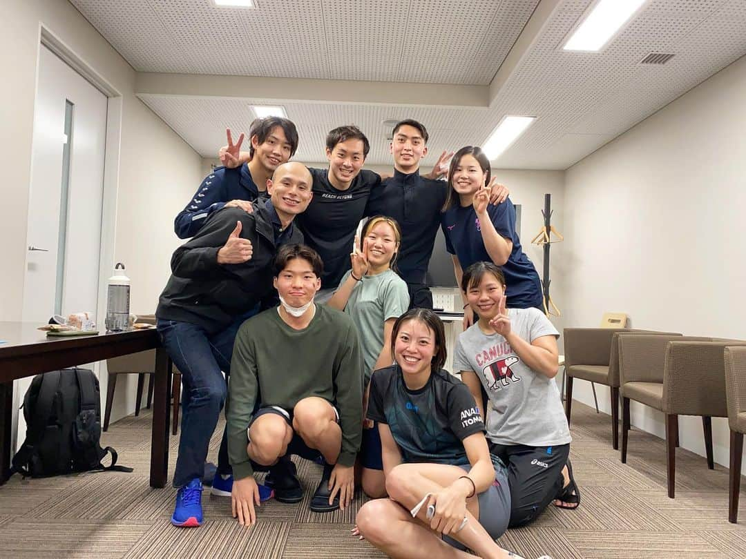 大本里佳さんのインスタグラム写真 - (大本里佳Instagram)「📸4月の選考会まで一緒に頑張ってきたチームメイトと ありがとうございました💐 これからも宜しくお願いします🌷  *写真撮影の時だけマスク外しています  #20210426 #ANA #allnipponairways #イトマン#アスリート」4月26日 19時58分 - _rikaomoto