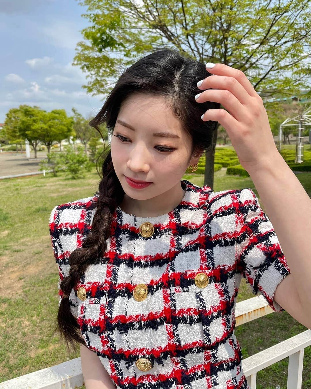 TWICEさんのインスタグラム写真 - (TWICEInstagram)「🌹🍀」4月26日 19時53分 - twicetagram