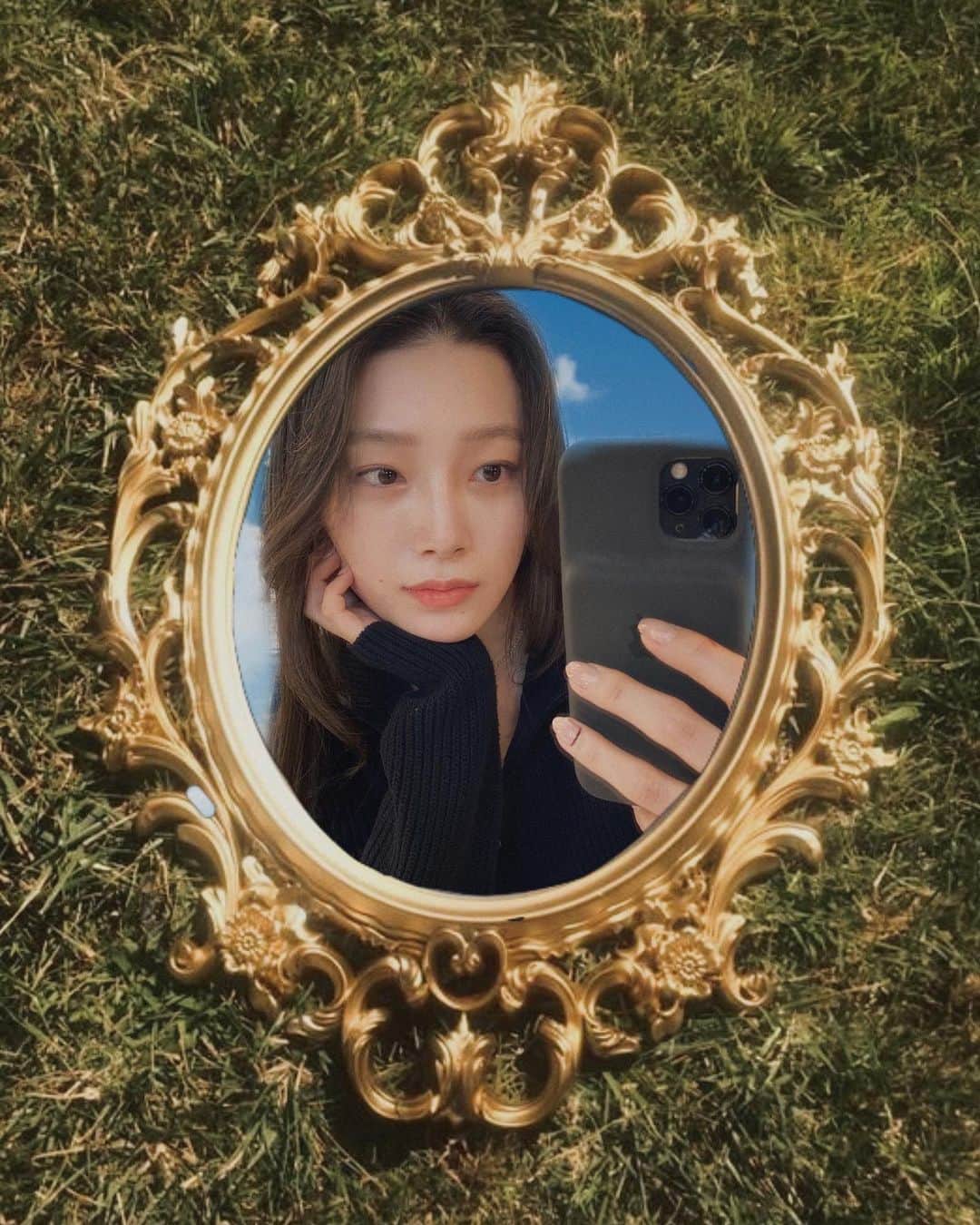 江田友莉亜のインスタグラム：「皆さんおうち時間何します?? 私は韓国ドラマいっぱい観てる‼︎ ヴィンチェンツォ最高🫂💖」