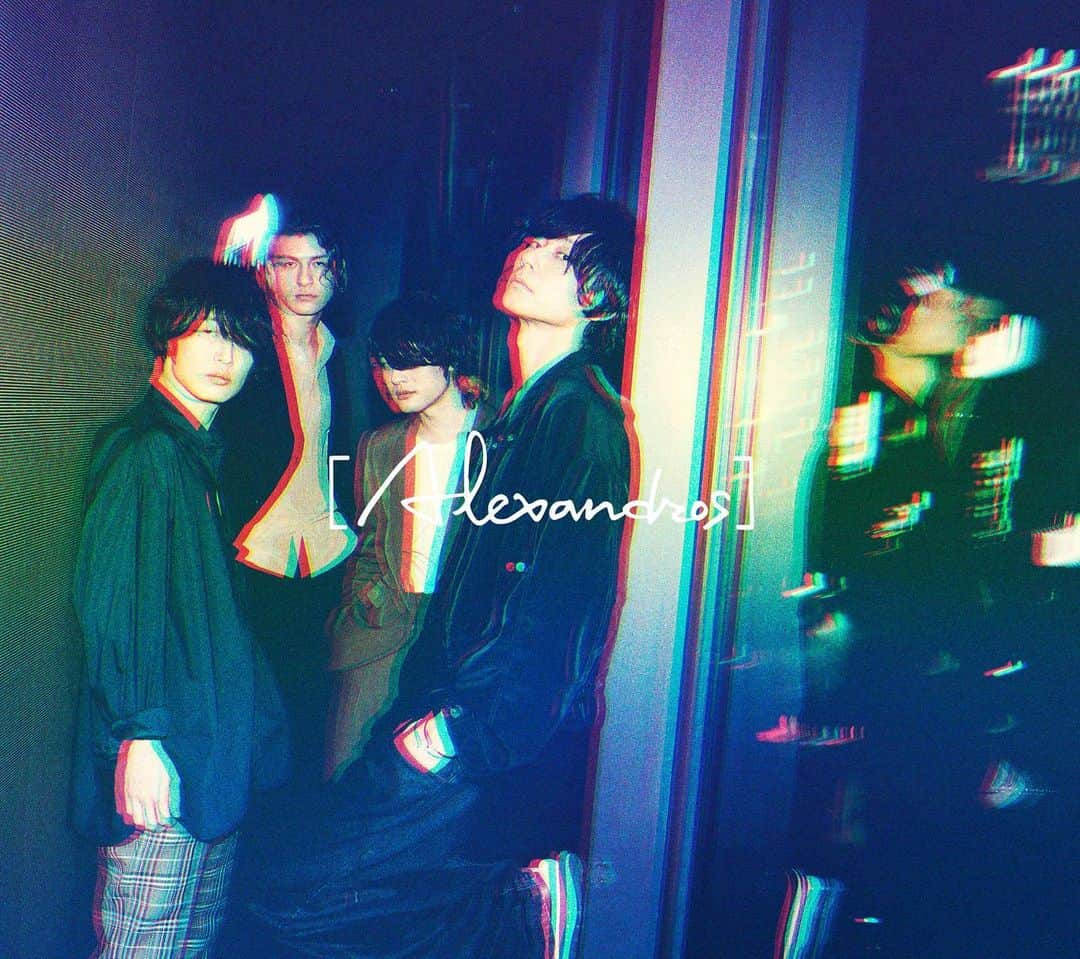 [ALEXANDROS]さんのインスタグラム写真 - ([ALEXANDROS]Instagram)「映画公開は延期になりましたが、 主題歌「閃光」のシングルは変更なく 5/5に発売いたします。  初回限定盤ティザー映像はこちら！ https://youtu.be/Us95_jvKAT4  こちらのスリーブケース画像も 初回限定盤のみとなります。  #Alexandros #閃光」4月26日 20時01分 - alexandros_official_insta