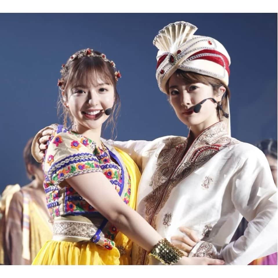 和田まあやのインスタグラム：「🍛🐍💃 一期生ライブのガールズルール✨ カレーウ・マイ国のお姫様👸 ナ・ンスキナン国の王子様🤴  初リハの時ちま居なくてスタッフさんにハグするって聞いて 「ハグするって〜😍」ってすぐ連絡送りました♪  まっちゅん🍎プロデュース沢山考えてくれてありがとう❣️」