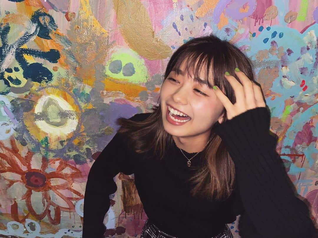 足立佳奈のインスタグラム：「笑ってる時の写真みると幸せになれる😚」