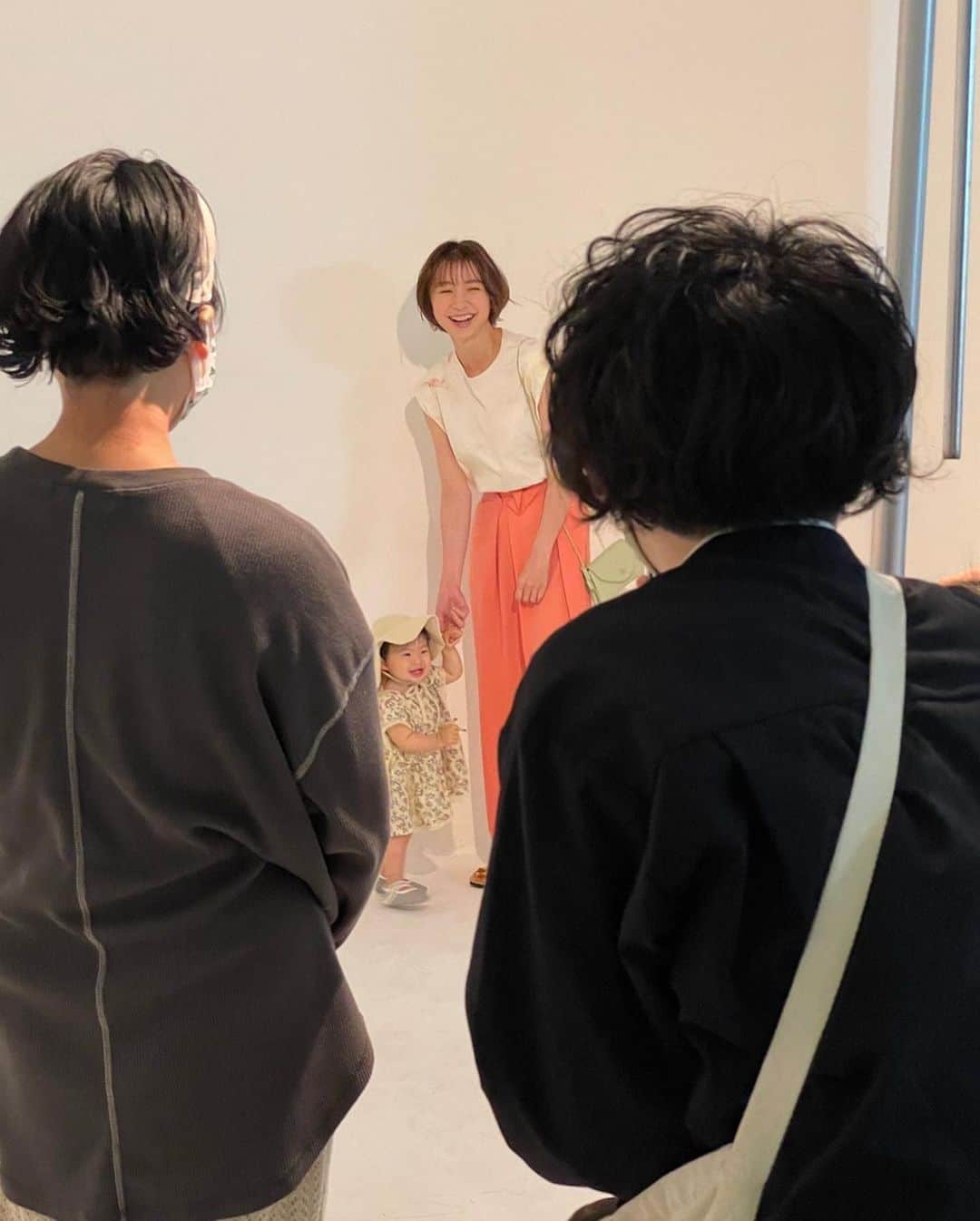 篠田麻里子さんのインスタグラム写真 - (篠田麻里子Instagram)「今日は👶と楽しい撮影🥴✨ お疲れ様でした✨  楽なロングワンピ最高✨🙏 @plage_jp  #大人カジュアル#大人コーデ#marikoday#ootd」4月26日 20時43分 - shinodamariko3