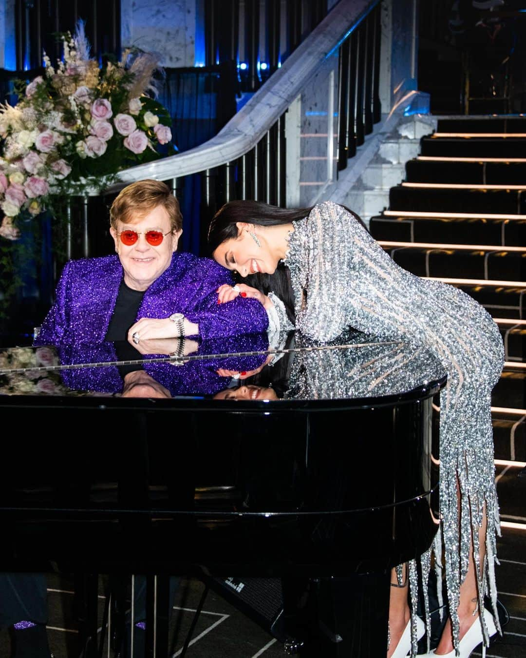 デュア・リパさんのインスタグラム写真 - (デュア・リパInstagram)「Dearest Elton, thank you for having me perform alongside you last night. A real honour and a dream to have done this with you for such an incredible cause. Still smiling from ear to ear and I will never ever forget this moment - especially getting to sing Bennie And The Jets and Love Again with you 🥲🥲🥲 I love you!!!! 🤍🤍🤍 @eltonjohn @ejaf @davidfurnish // shot by @danikm #EJAFOscars」4月26日 21時06分 - dualipa