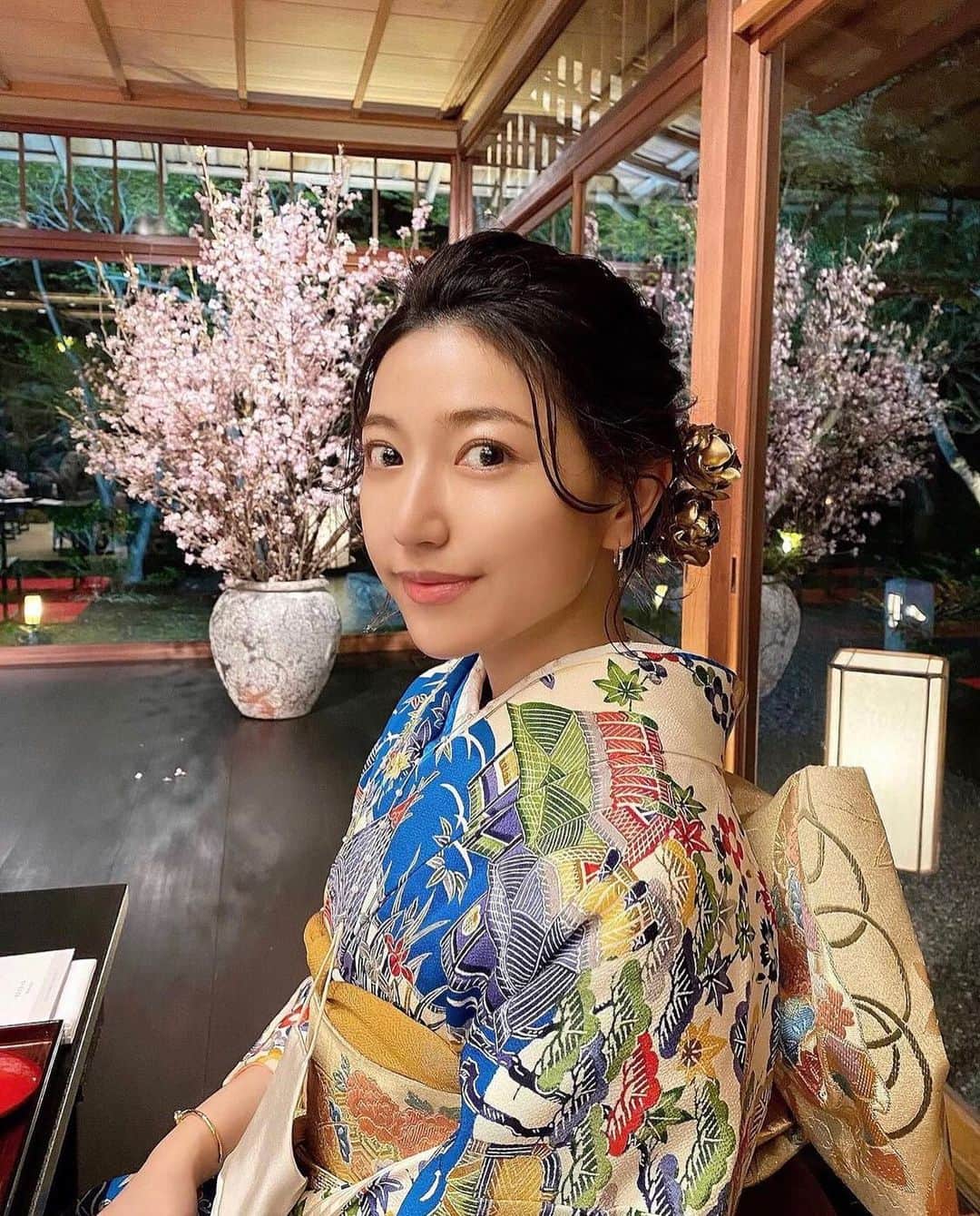 長野真琴のインスタグラム：「﻿ ﻿ ﻿ ﻿ バチェラーぶりに﻿ 懐かしのお着物きました🌹﻿ ﻿ やっぱりこの着物好きだなぁ﻿ おばあちゃんのお着物👵🏻♡﻿ ﻿ ﻿ ﻿ ﻿ #kyoto #wedding #0426﻿」