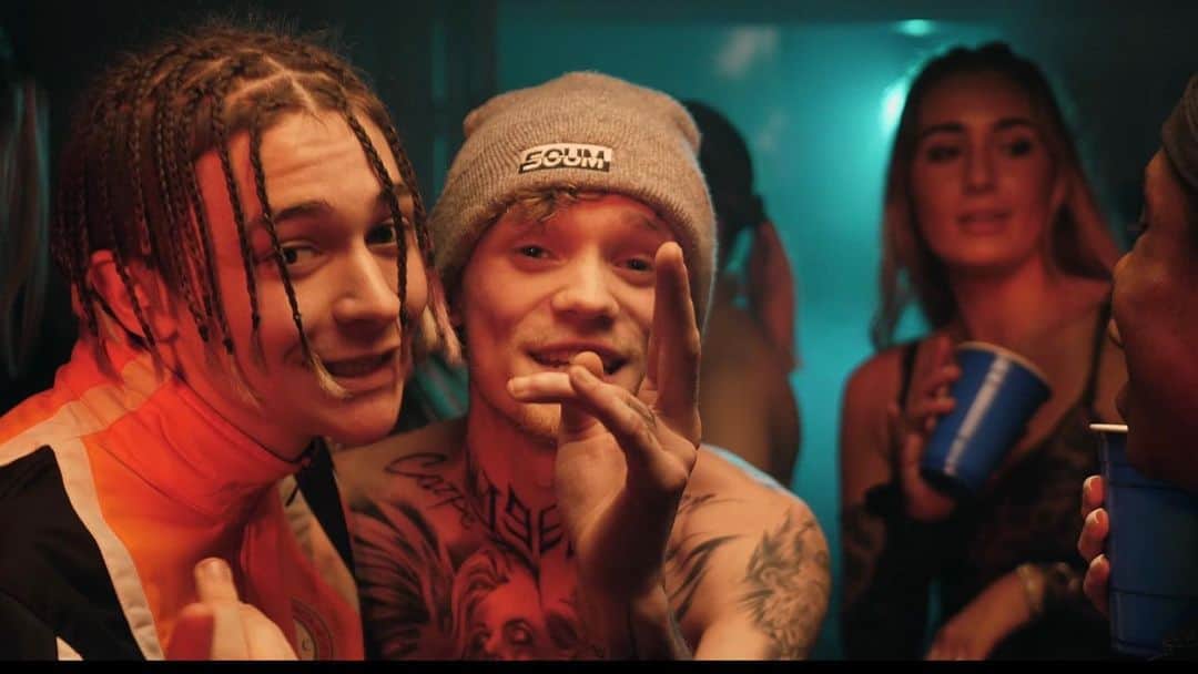 Bars and Melodyのインスタグラム：「Henny 4 days out... who’s ready 🚀」