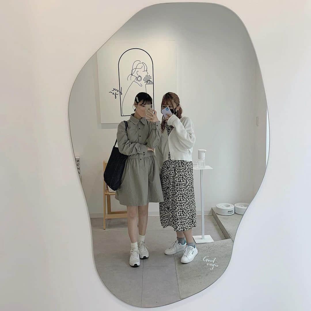 のインスタグラム：「🪞﻿ ﻿ ﻿ ﻿ りある10kg増だから﻿ あしたからダイエットする🐖﻿ ﻿ ﻿ 写真は足ばりばり加工してる！﻿ 細いでしょ🥱🤍﻿ 細すぎないのがポイント！ ﻿ ﻿ ﻿ ひろゆきの言葉を胸に❕❕❕﻿ ﻿ ﻿ ﻿ ﻿ ﻿ ﻿ ﻿ ﻿ ﻿ ﻿ ﻿ ﻿」