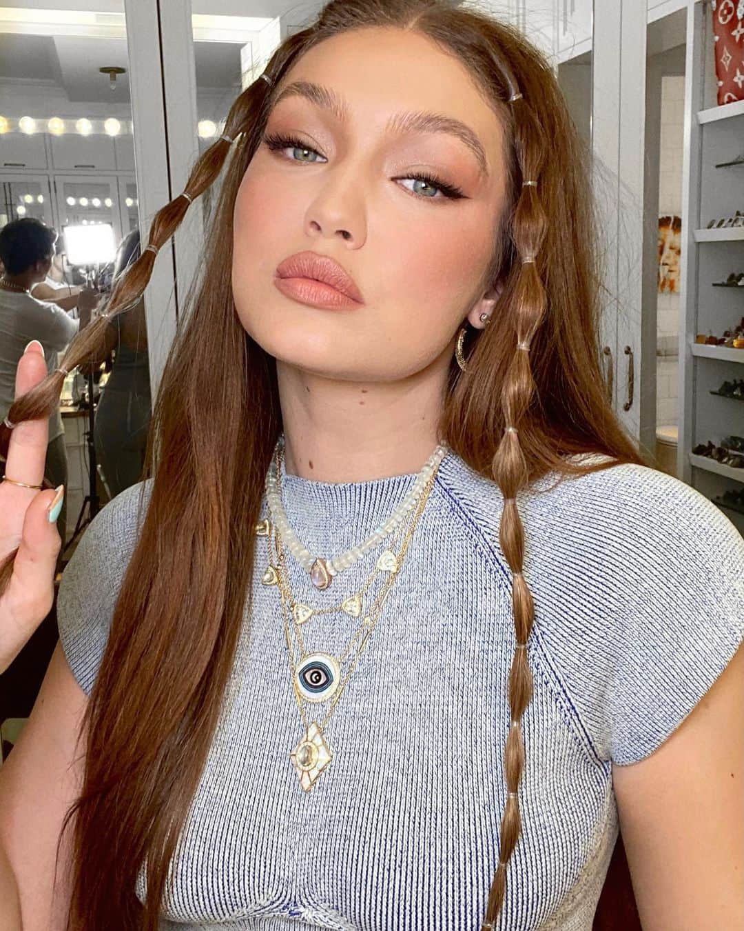 ジジ・ハディッドのインスタグラム：「26 🐬🪐🧊🛼 took the weekend mostly off my phone but just wanted to say thank you all so much for your beautiful birthday wishes, I’m sending hugs far and wide」