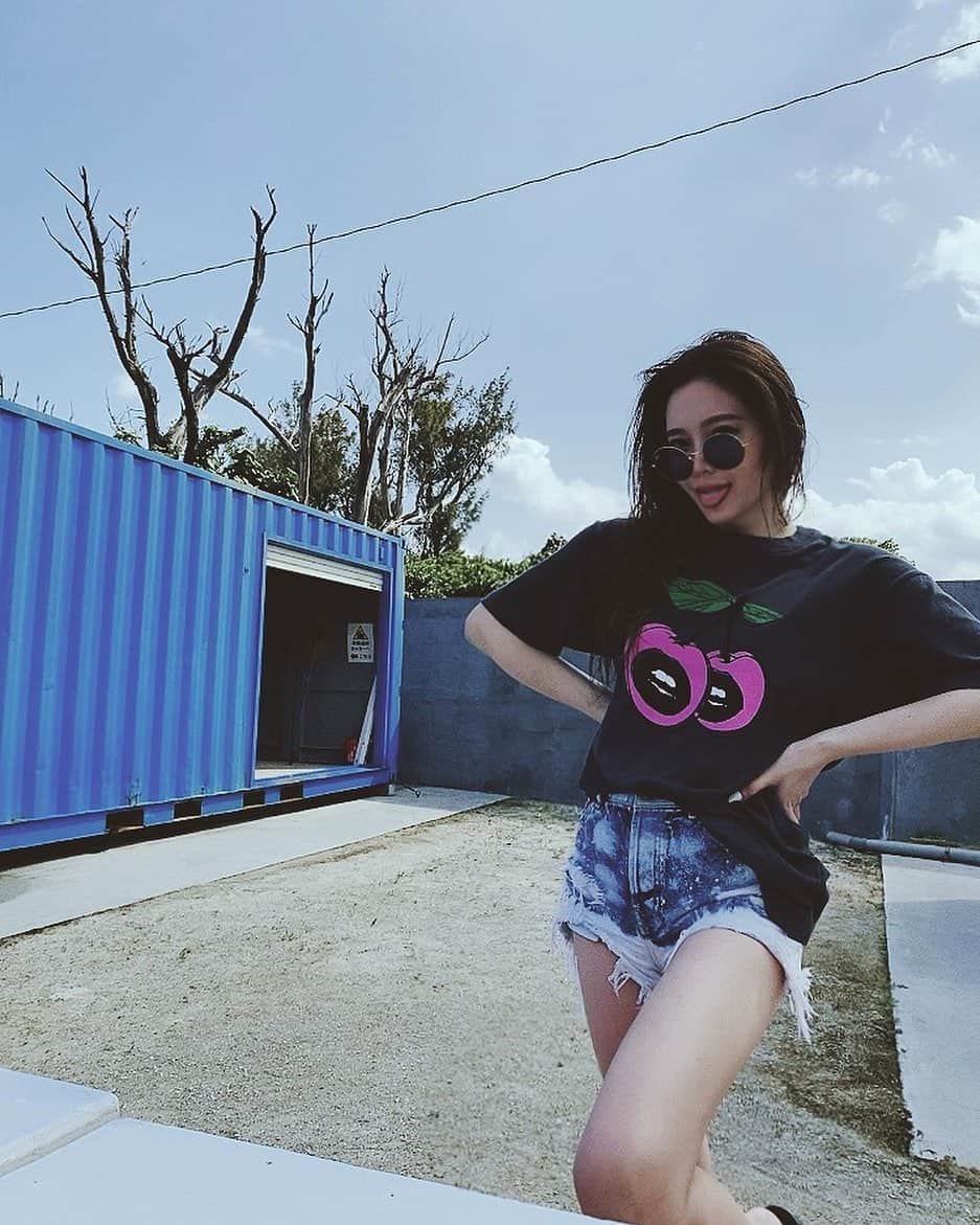 のインスタグラム：「🌵👅  Tops @undercover_lab   #Okinawa #帰省」