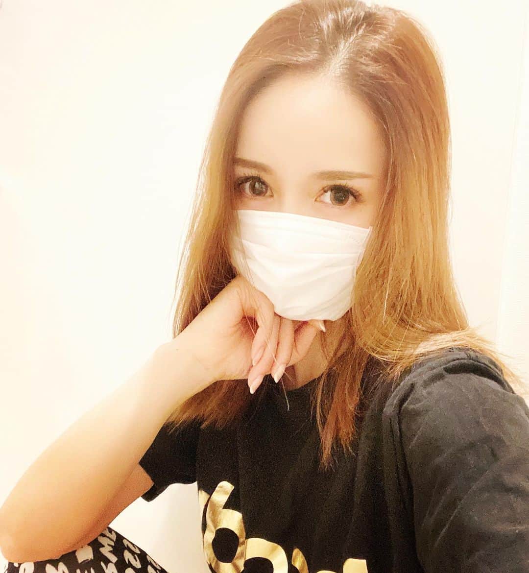 のインスタグラム：「筋トレスイッチが入っておる🔥 腹筋復活した🔥 食事も気をつけてるけど食べる時は気にせず食べる！  極端な食事制限は必ずリバウンドしちゃうよ🥺 栄養バランスも崩れて自律神経やられるし肌もカサカサになるし❌  #training #fitness #diet #bodymake #ダイエット #美容 #筋トレ #トレーニング #アンチエイジング」