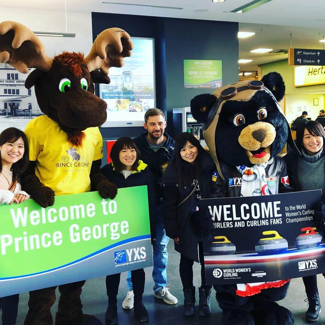 ジェームス・ダグラス・リンドのインスタグラム：「It’s hard to believe it had been over a year since we had to leave Prince George before the start of  the WWCC in 2020. That was the last time I saw these ladies until the GSOC events these past two weeks.   It was amazing to spend some time with them and hope it won’t be too long until I can see them again.   Thank you to everyone for all the hard work to make the Curling Bubble in Calgary possible.」
