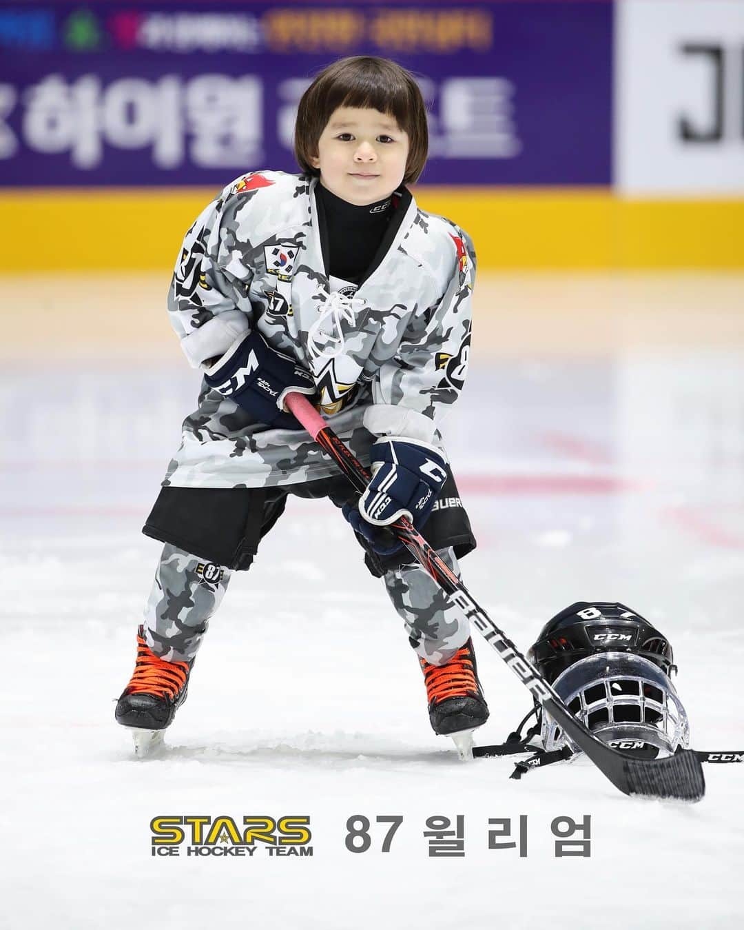 サム・ハミントンのインスタグラム：「These boys already have the look of future hockey stars. 미래 하키 선수 필은 벌써 있네!!」