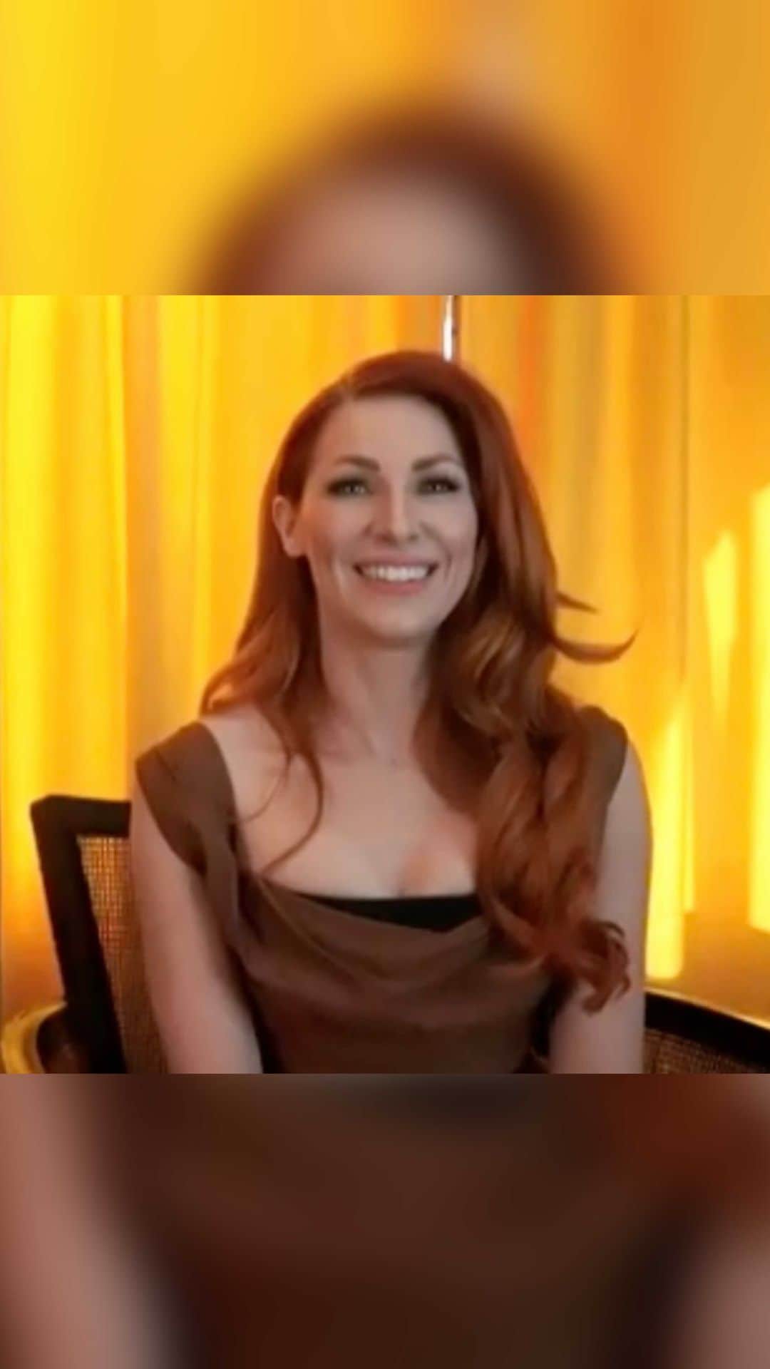 のインスタグラム：「So honored to have been a part of CINEJOY 2021! Who says you can’t have a red carpet in lockdown? 😂 Here’s our red carpet interview talking all about #AprilKillsTheVibe with @joekomara & @goosethighs! Thank you @cinequestorg for including my directorial debut in your incredible festival! I learned so much, saw some GREAT films, and made some real connections along the way!」