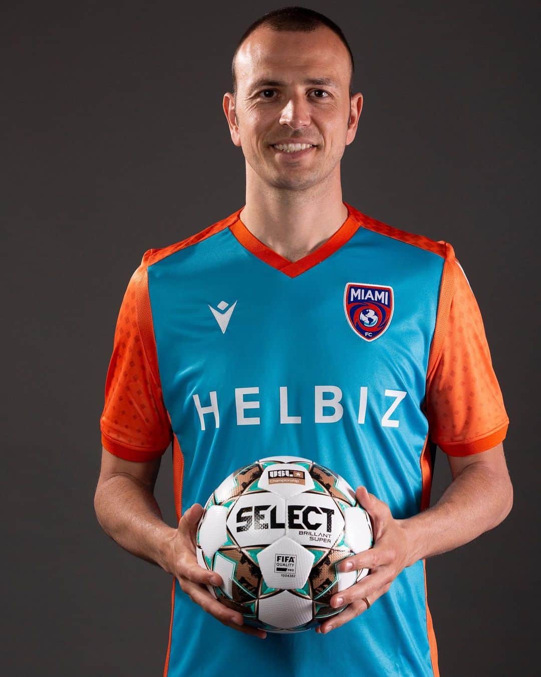 のインスタグラム：「@themiamifc🧡💙 #Fútbol305 #VamosMiami」