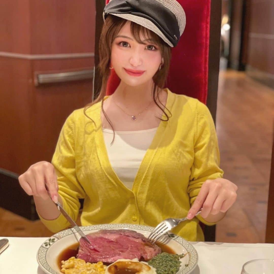 餃子のりさちゃんさんのインスタグラム写真 - (餃子のりさちゃんInstagram)「おしゃランチ🍴🧡💚  #ローリーズプライムリブ」4月27日 7時24分 - risa_gyozasuki