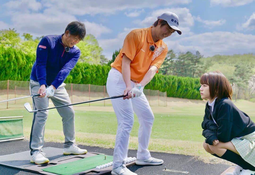 水原ゆきさんのインスタグラム写真 - (水原ゆきInstagram)「昨日のアーム伊藤とボディ中井のお悩み相談室❗️ いかがでしたでしょう(^^)  昨日のは、まだ質問募集する前に撮影していたものなので、 質問募集させていただいた質問に関しては、乞うご期待✨  そして毎回タイトル変わりますが、そのうち確定してくると思いますので、生暖かく見守っていてくださると嬉しいです✨(^^)ノ  皆んなの打ってる姿のカッコいい感じの写真があったので、置いておきます(^^)📸 空に吸い込まれそうな感じ✨  ４枚め、サムネ案用の別画📸笑  #中井学ゴルフチャンネル #中井学 #伊藤奨悟 #水原ゆき #ゴルフ女子」4月27日 9時38分 - 12yuchan14