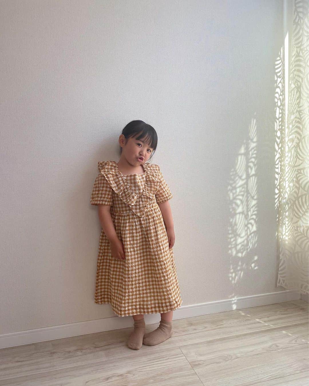 のインスタグラム：「. H&M🛒@hm_kids 4/22に発売されたばかりのコレクションが可愛いすぎる🎀 黄色のギンガムチェックが春夏らしくて好きだな〜🌼 他にも可愛すぎるアイテムがいっぱい。 店頭、ECにて販売中です🔖 . #ベビーアンドキッズエクスクルーシヴ#HMkids#子供服#HMサステナ#hm_kids_sponsored」