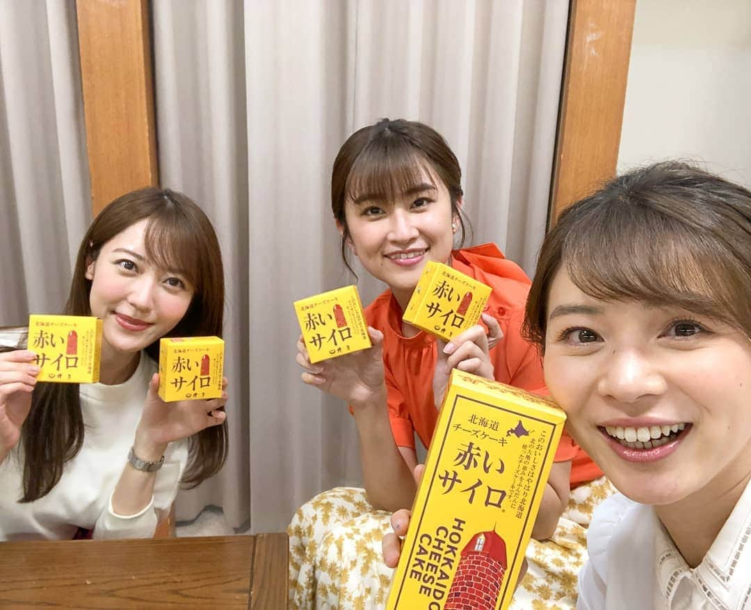 TBS「はやドキ！」さんのインスタグラム写真 - (TBS「はやドキ！」Instagram)「この日、はやドキ終わりであさチャンに出演だった篠原アナ☀️﻿ ﻿ 行ってらっしゃい～の瞬間です📷️✨﻿ ﻿ ﻿ 北海道のアンテナショップでお土産を買ってきてくれました😆﻿ ﻿ 梨菜ちゃんありがとう💗﻿ ﻿ ﻿ ※撮影のときはマスクを外しています。﻿ ﻿ ﻿ 皆川﻿ ﻿ ﻿ #行ってらっしゃい﻿ #篠原梨菜﻿ #上野愛奈﻿ #皆川玲奈﻿ #アナウンサー﻿ #よなおまほ﻿ #與猶茉穂﻿ #気象予報士﻿ #はやドキ﻿ #tbs」4月27日 11時33分 - tbs_hayadoki