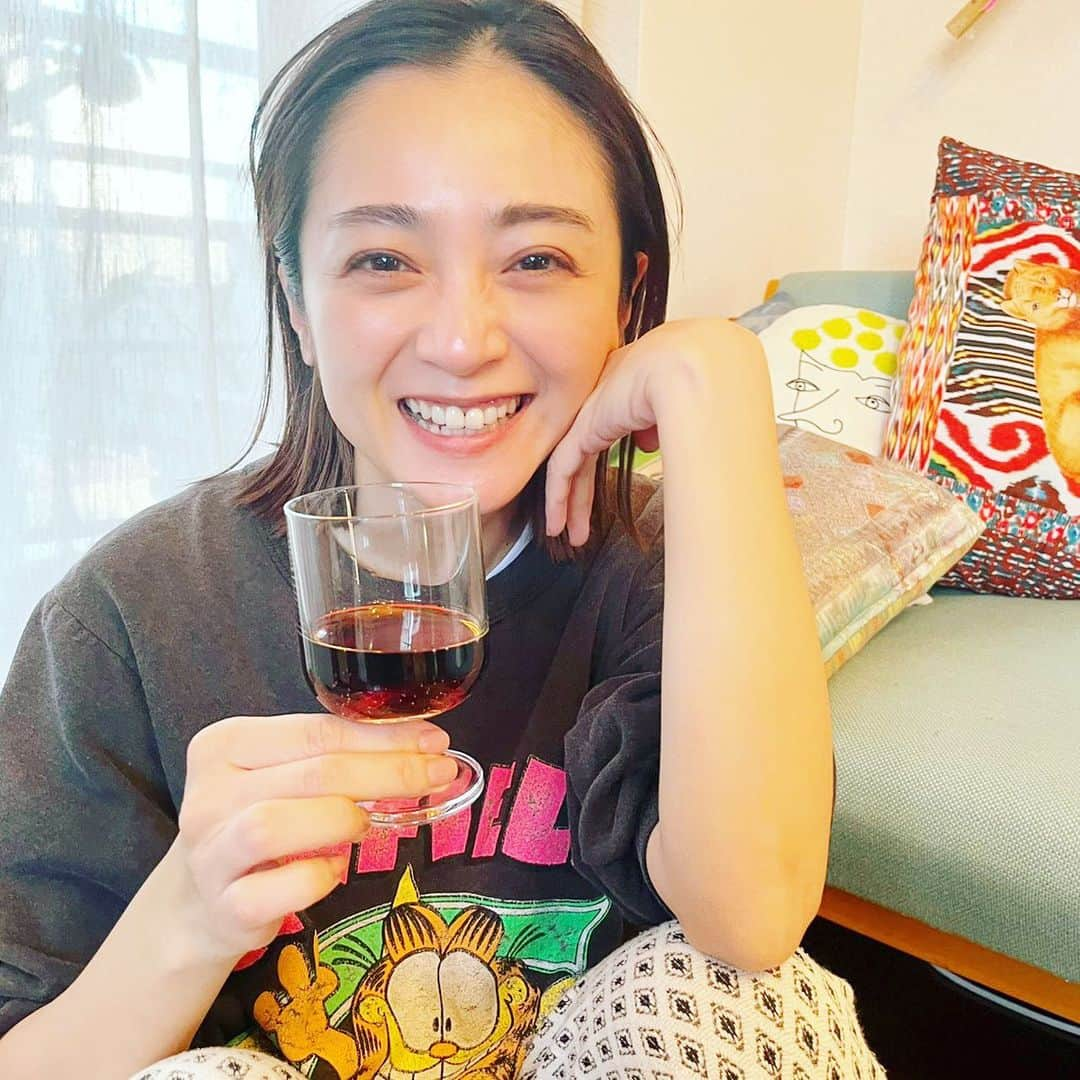 安達祐実さんのインスタグラム写真 - (安達祐実Instagram)「🤎🤎🤎 可愛いグラスで一杯。 コーラだけども。」4月27日 11時46分 - _yumi_adachi