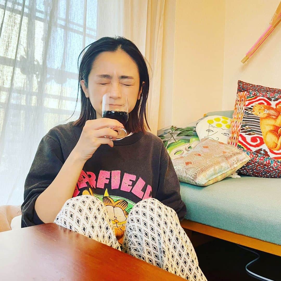 安達祐実さんのインスタグラム写真 - (安達祐実Instagram)「🤎🤎🤎 可愛いグラスで一杯。 コーラだけども。」4月27日 11時46分 - _yumi_adachi