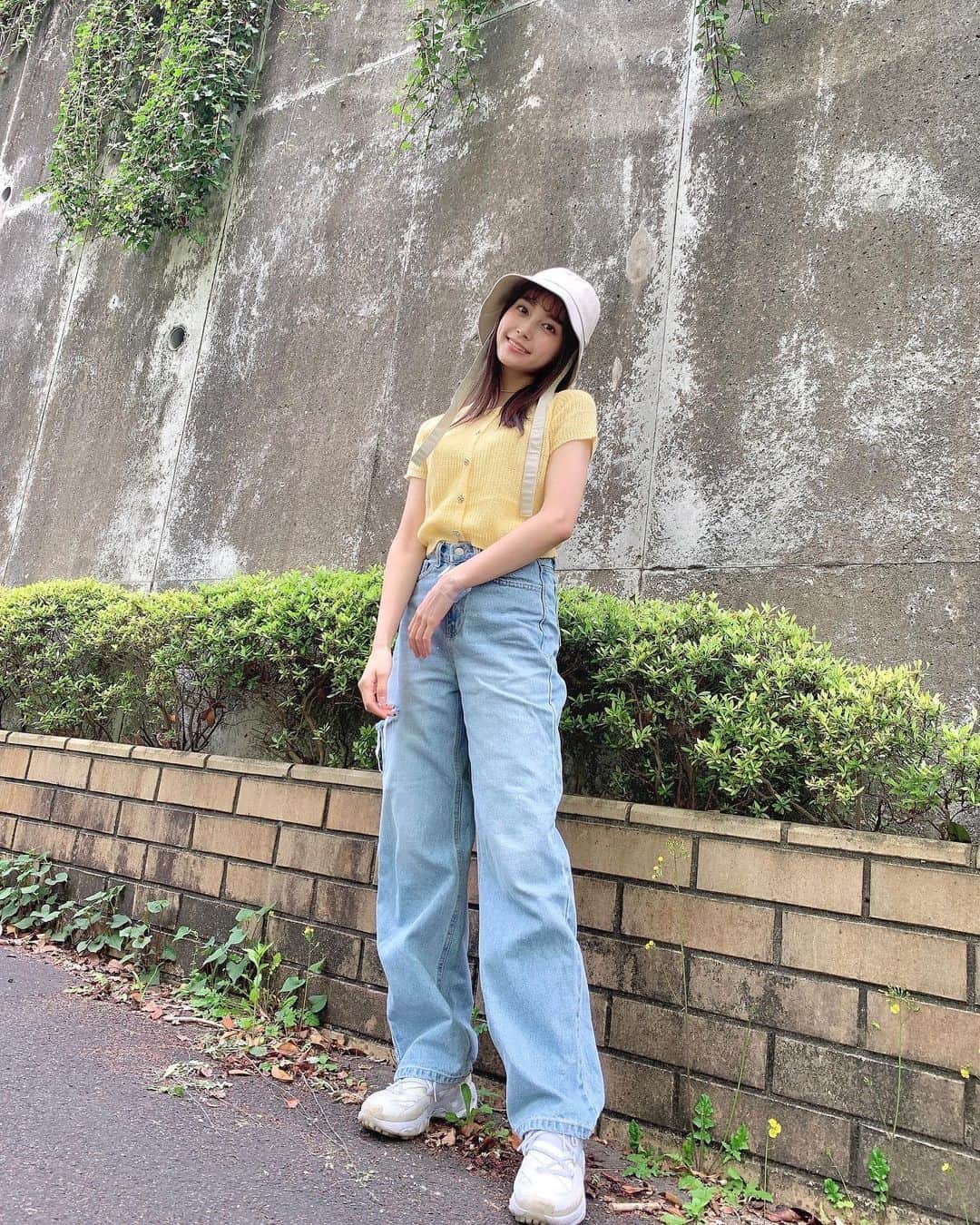 小山リーナさんのインスタグラム写真 - (小山リーナInstagram)「. 帽子買ったはいいけど使い方ちょっと難しかった🌽🌽 黄色のサマーニットが可愛い〜〜」4月27日 21時19分 - rina_koyama_box