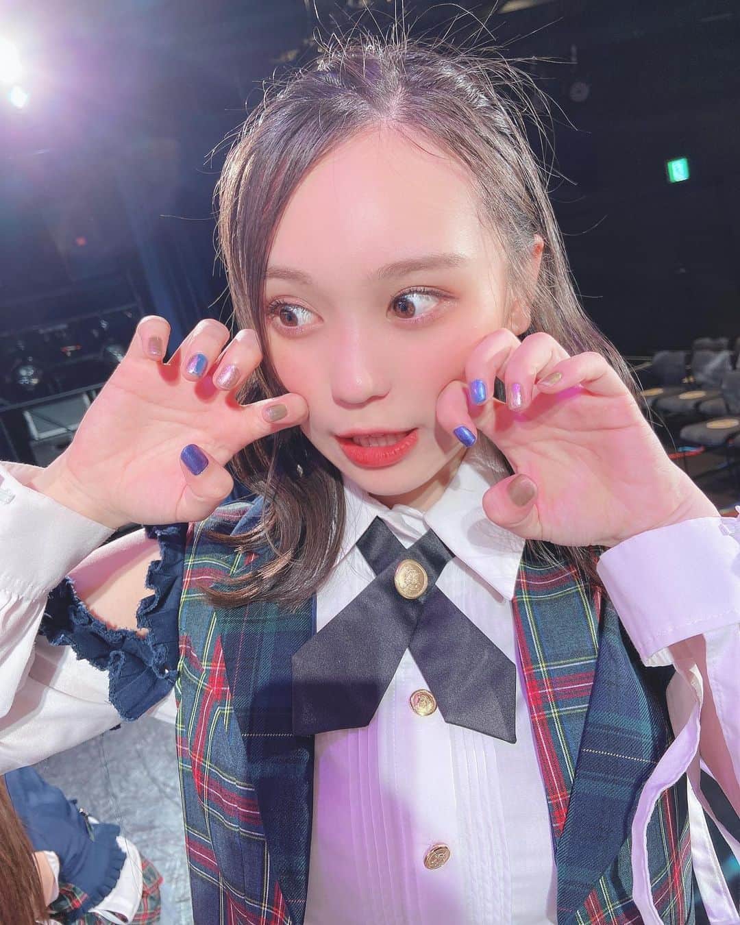 豊永阿紀さんのインスタグラム写真 - (豊永阿紀Instagram)「RESET公演、再開いたしました🎉 この衣装で写真撮るの、はちゃめちゃにエモーショナルでした。愛。  #とよながのつめ は #annasui 🦋💅」4月27日 21時49分 - aki_t_official