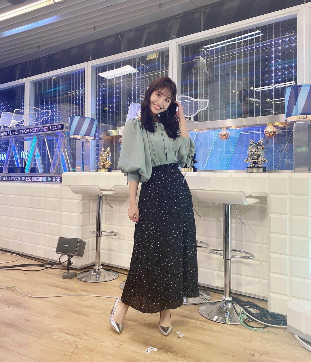 のインスタグラム：「ㅤㅤㅤㅤㅤㅤㅤㅤㅤㅤㅤㅤㅤ ㅤㅤㅤㅤㅤㅤㅤㅤㅤㅤㅤㅤㅤ ㅤㅤㅤㅤㅤㅤㅤㅤㅤㅤㅤㅤㅤ 今日の満月はピンクムーンと言うみたい🌙 (お仕事で教えてもらった) ㅤㅤㅤㅤㅤㅤㅤㅤㅤㅤㅤㅤㅤ お仕事終わりで見上げてみよ〜っと❣️ ㅤㅤㅤㅤㅤㅤㅤㅤㅤㅤㅤㅤㅤ ㅤㅤㅤㅤㅤㅤㅤㅤㅤㅤㅤㅤㅤ AbemaPrime衣装🐩☁️ 👚トップス(@royalparty_official) 👗スカート(@miia_official) ㅤㅤㅤㅤㅤㅤㅤㅤㅤㅤㅤㅤㅤ ㅤㅤㅤㅤㅤㅤㅤㅤㅤㅤㅤㅤㅤ ㅤㅤㅤㅤㅤㅤㅤㅤㅤㅤㅤㅤㅤ ㅤㅤㅤㅤㅤㅤㅤㅤㅤㅤㅤㅤㅤ #コーデ #コーディネート #code #coordinate #ゆるゆるコーデ #ゆるゆる #デートコーデ #春 #衣装 #女子アナコーデ #女子アナ #アナウンサー #モテコーデ #ファッション #fashion #巻き髪 #ビックピアス #ootd #六本木 #春先取り #春コーデ #春コーディネート #royalparty #miia ㅤㅤㅤㅤㅤㅤㅤㅤㅤㅤㅤㅤㅤ」