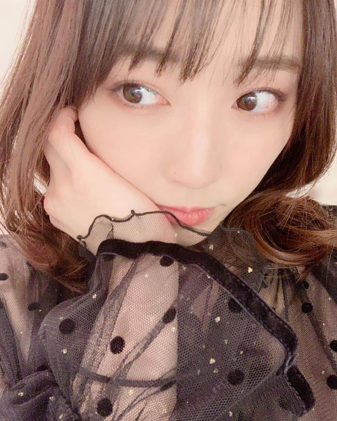 譜久村聖さんのインスタグラム写真 - (譜久村聖Instagram)「この間モー女で自撮りの角度についてお話したんだけど、自撮りする時  縦or横どっちの方が盛れますか?? 聖は…横！！  #な気がるすけどわからない #袖がお気に入りのワンピース #morningmusume21 #モーニング娘21 #譜久村聖 #自撮り #モー女 #ラジオ」4月27日 22時18分 - mizuki_fukumura.official