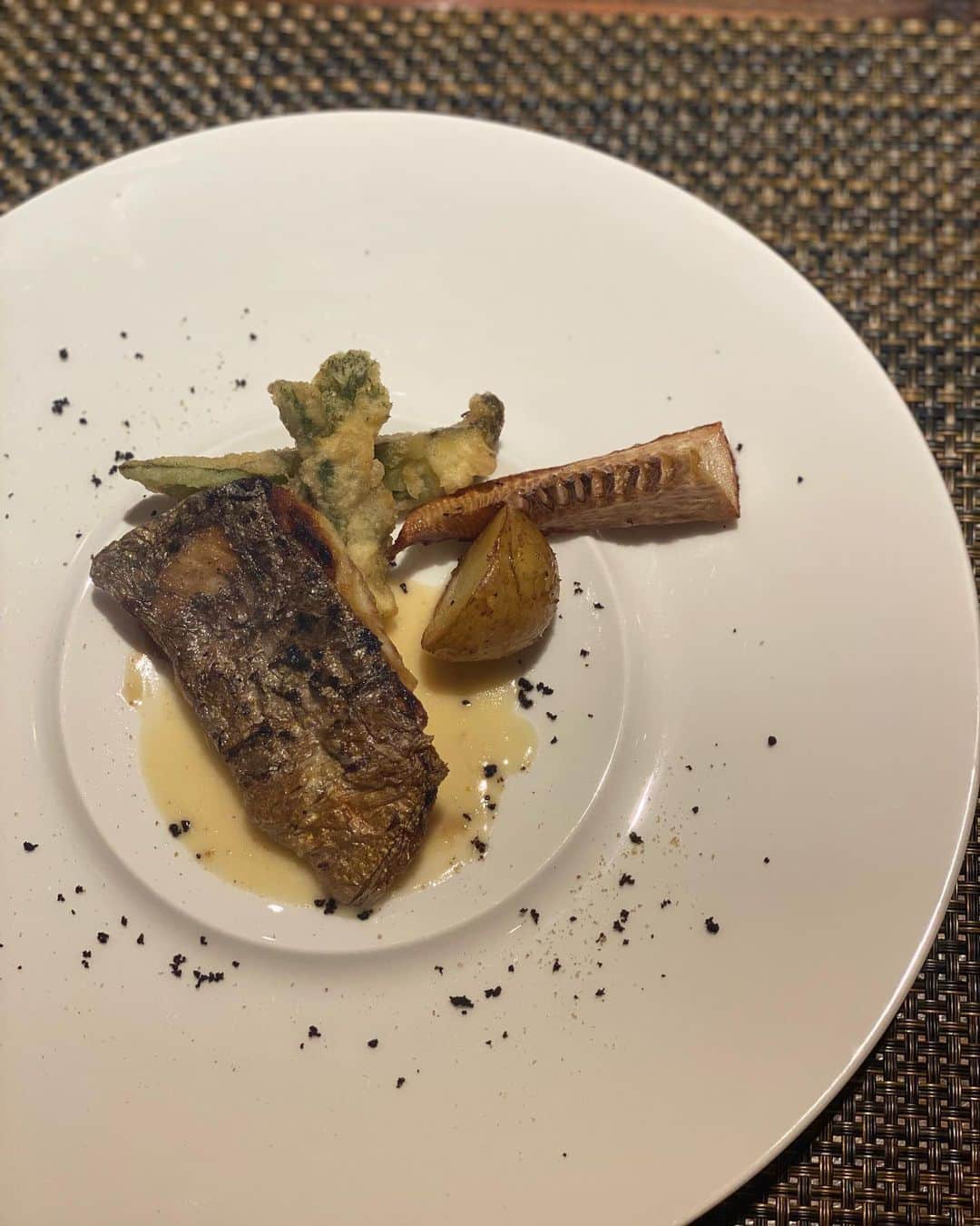 ImotoEtsuyo さんのインスタグラム写真 - (ImotoEtsuyo Instagram)「先週のことですが、 @bistro_masa.tokyo へ。  お箸でカジュアルフレンチが 頂ける　#ビストロマサ 　 豊洲で直接仕入れるという こだわりの新鮮な魚介。  お魚大好きな私♡ こちらは前菜から 新鮮な魚介のお料理が　 出てきて超好み。  スペシャリテのカクテルも 美味しくてまた直ぐにでも食べたい。  ボリュームがある美味しい お料理、大満足でした。  #ビストロフレンチ #築地グルメ #ビストロフレンチ #築地グルメ #ビストロマサ #東京グルメ #コスパ最高　 #コスパ最強  #コスパ  #銀座グルメ #築地 #tokyo  #tokyogurumet」4月27日 22時22分 - bisuhada