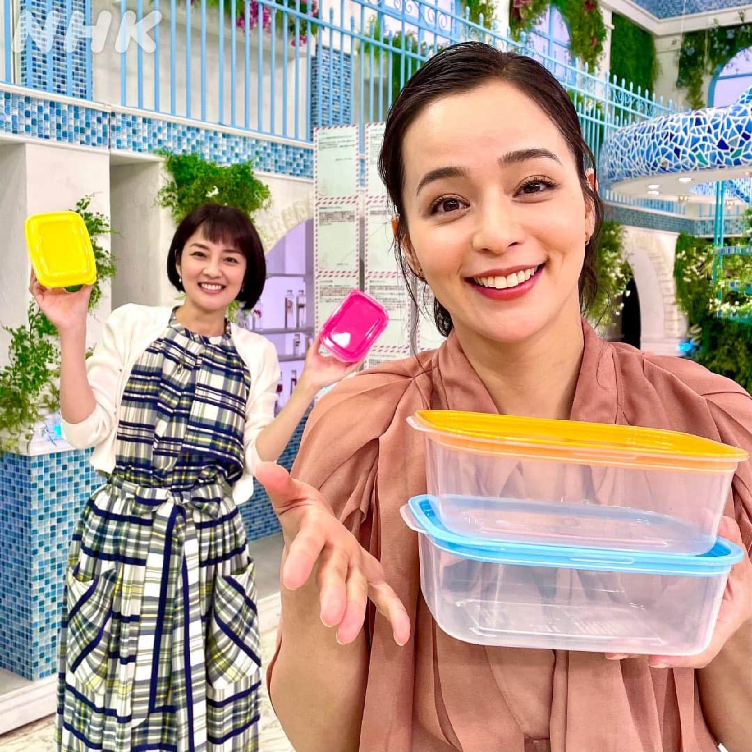 あさイチさんのインスタグラム写真 - (あさイチInstagram)「時短料理に大活躍！保存容器✨  プラスチック製、ガラス製、ホウロウ製… どの保存容器か、迷いますよね〜  特徴をしっかりおさえると、 華丸さんいわく、 「戦士」「格闘家」「魔法使い」級の強い味方！  容器の特徴まとめは… 2枚目👉   プラスチック製容器は 「油分」と「糖分」にご注意を。 3枚目👉   ちなみに鈴木アナは、 いつも夕食を作り過ぎてしまうため、 保存容器は必須アイテム。 翌日にチンして、副菜にするそうです…😂  #保存容器  #戦士 #格闘家 #魔法使い 級 #加藤ローサ さん #鈴木奈穂子 アナ #nhk #あさイチ #8時15分から」4月27日 15時03分 - nhk_asaichi