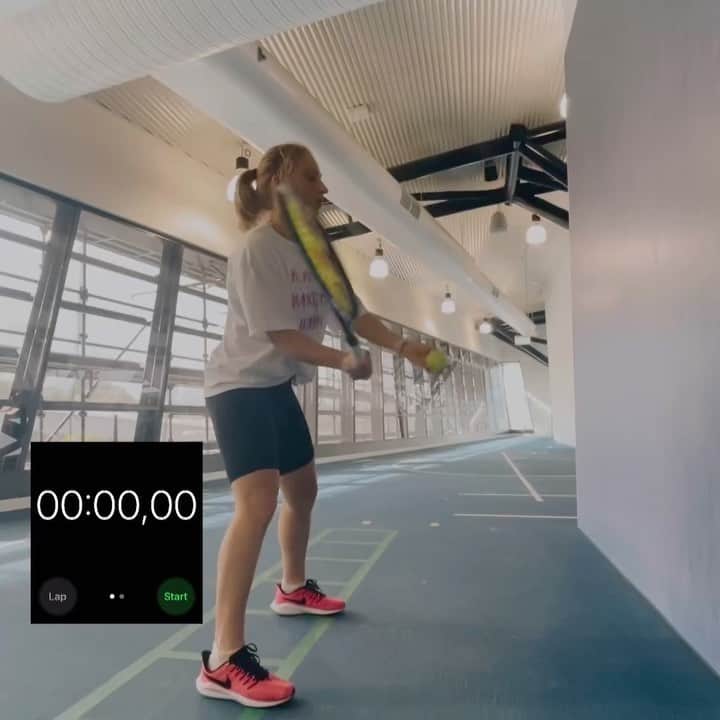 ダリア・ガブリロワのインスタグラム：「100 volleys in 40 seconds #tennis #🎾」