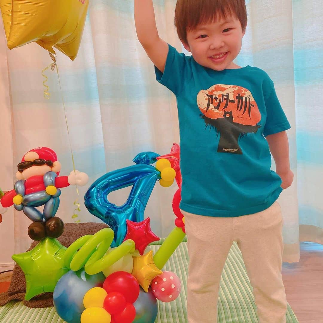 あやなんさんのインスタグラム写真 - (あやなんInstagram)「ぽんす4歳のお誕生日おめでとう！！  𝘏𝘢𝘱𝘱𝘺  𝘣𝘪𝘳𝘵𝘩𝘥𝘢𝘺💙  手作りのフルーツシフォンケーキと 夜はシチューでお祝い♡ 今日は幼稚園でお友達が おめでとーっていってくれたみたい ＼(^o^)／ これからも人を愛し、 愛される男であれ✩.*˚  #バースデーボーイ #ぽんす #4歳 #誕生日パーティー」4月27日 16時23分 - ayachan_0619