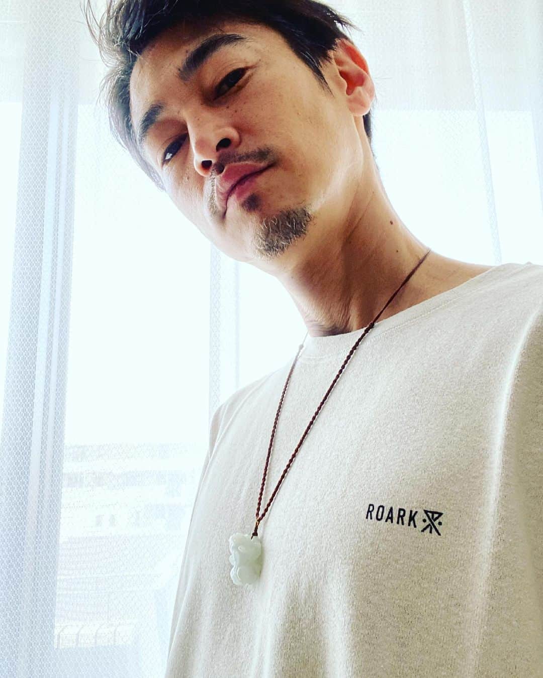 窪塚洋介のインスタグラム：「@roark_japan の涼しいHEMP COTTON TEE(ヘンプ55%,オーガニックコットン45%) めちゃ上質。デザインも各アイテム大人。  #roark #roarkrevival #ロアーク #ロアークリバイバル」